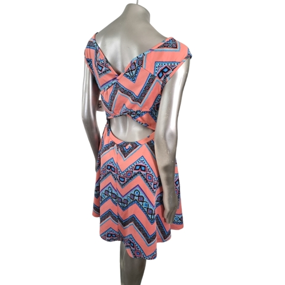 🪻BOGO🪻 Southwest Print Dress w/ Cut-Out Back Size Large NWT - Picture 5 of 10